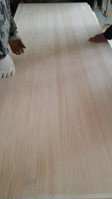 워크샵 소나무 나무판 480-550kg/m3 밀도의 맞춤형 고형 소나무판
