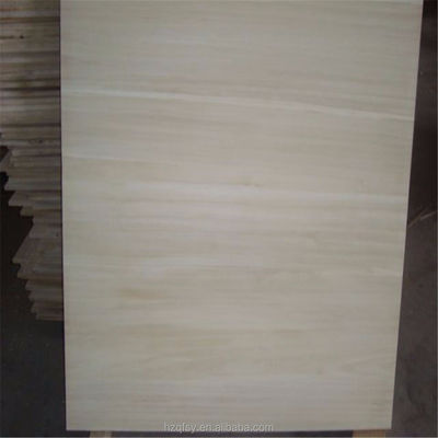 고형 나무 보드 파울루니아 목재 1220*2240mm 크기와 밀도 300-310kg/m3