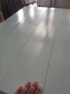 완성 된 사용자 정의 색상 소나무 나무 패널 상업용 공간에 대한 장식용 나무 패널