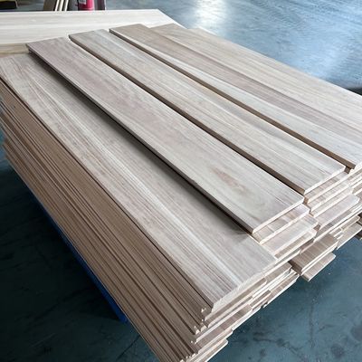 가정용 AA 목재 패널 천연 목재 마무리에서 자연 가정 디자인을위한 파울루니아 나무로 만들어졌습니다.