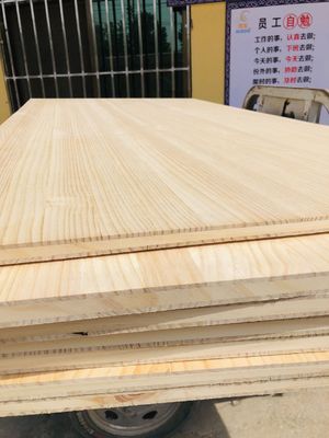 480~550kg/m3 3층 방사성 소나무판 타인을 위한 단단한 목재 재료 프로젝트 솔루션 능력