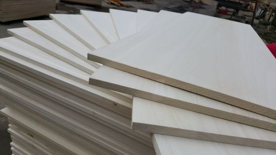 팝러 단단한 목재 보드 수분 함량은 8% ~ 12% 길이 100mm ~ 2440mm