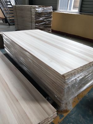 280-300kgs/Cbm 밀도 팝러 목재 목재 작업 프로젝트에 대한 목재