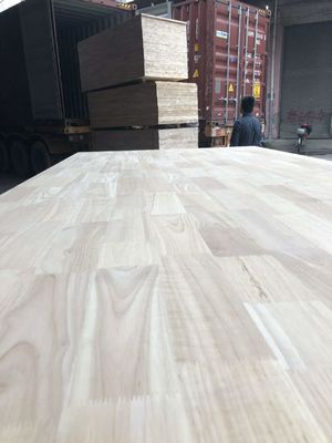 고밀도 730-830kg/cbm의 청정 및 완성된 고무 목재 손가락 합성판