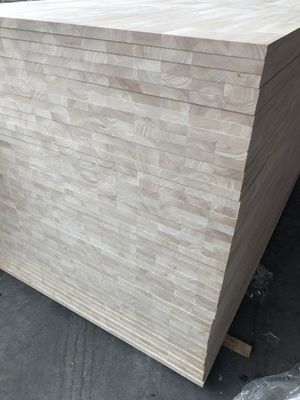 고밀도 730-830kg/cbm의 청정 및 완성된 고무 목재 손가락 합성판