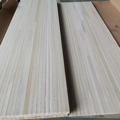 280-300kgs/cbm 밀도 파울루니아 목재 코어 보드 E0/E1 환경 접착제의 코어 시트
