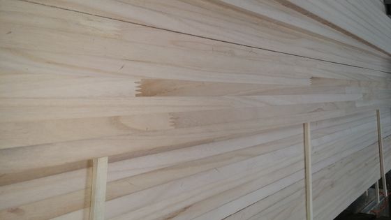 280-300kgs/cbm 밀도 파울루니아 목재 코어 보드 E0/E1 환경 접착제의 코어 시트