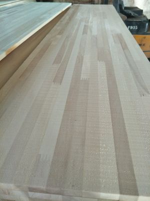 280-300kgs/cbm 밀도 파울루니아 목재 코어 보드 E0/E1 환경 접착제의 코어 시트