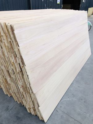 가벼운 파울루니아 목재 8%~12% 수분 함량 및 무료 부품 제공