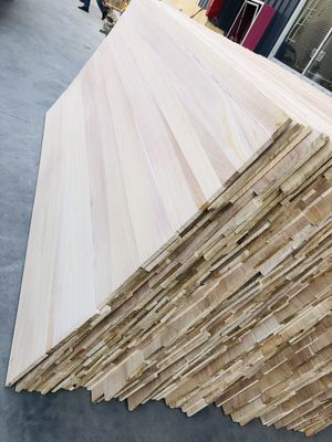 가벼운 파울루니아 목재 8%~12% 수분 함량 및 무료 부품 제공